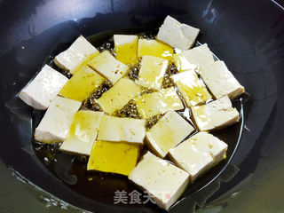 剁椒烧煎豆腐的做法步骤:4