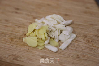 香辣毛豆米炒小鱼干的做法步骤:5