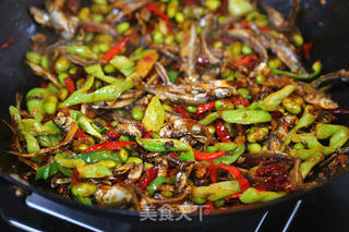 香辣毛豆米炒小鱼干的做法步骤:22