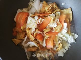 胡萝卜白菜烩豆腐皮的做法步骤：8