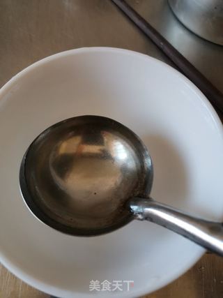 手握三文鱼寿司的做法步骤:3