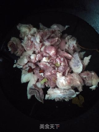 土豆炖牛腩的做法步骤:3