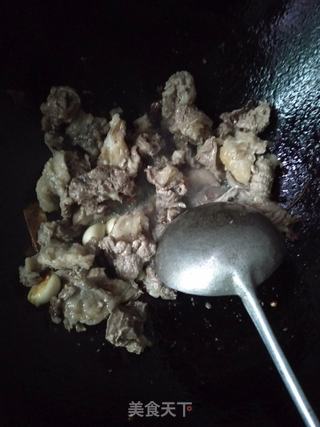 土豆炖牛腩的做法步骤:6