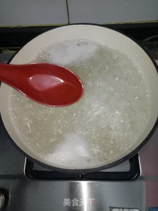 西蓝花巴沙鱼片粥的做法步骤:3