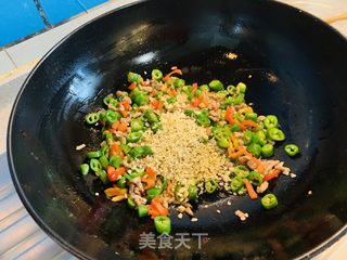 火麻仁肉末辣椒炒干豇豆的做法步骤：5