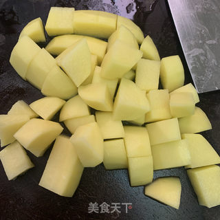 咖喱土豆肥牛的做法步骤：1