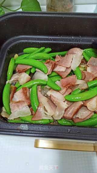 甜豆炒腊肉 (改良版)的做法步骤:7