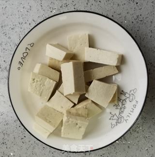 西红柿白菜炖豆腐的做法步骤:2