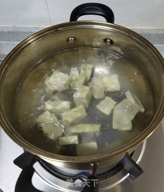 西红柿白菜炖豆腐的做法步骤:4