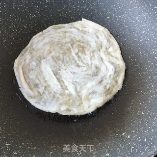 蒜蓉辣酱手抓饼的做法步骤：2