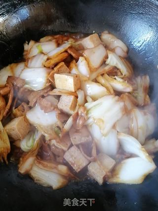 五花肉白菜香菇炖冻豆腐的做法步骤:6