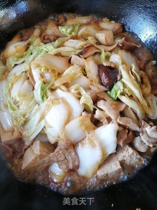 五花肉白菜香菇炖冻豆腐的做法步骤:9