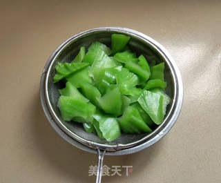 蒜香炒芥菜帮的做法步骤:5