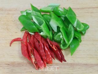 尖椒干豆腐的做法步骤:2