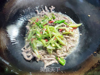 家常芹菜炒牛肉的做法步骤:5