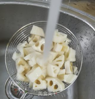 孜然藕丁的做法步骤:5