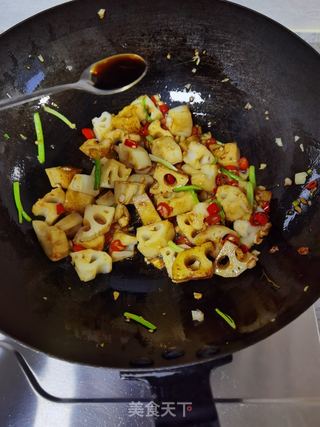 孜然藕丁的做法步骤:8