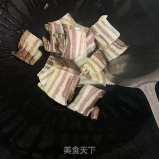 菜心炒腊肉的做法步骤：3