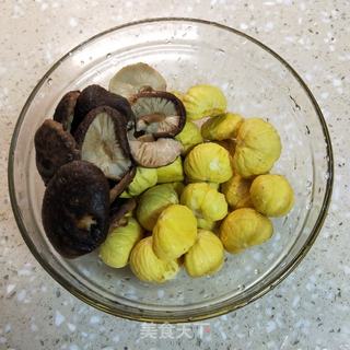 香菇板栗焖鸡 的做法步骤:3