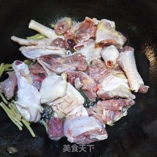 香菇板栗焖鸡 的做法步骤：6