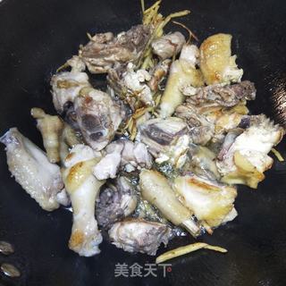 香菇板栗焖鸡 的做法步骤：7