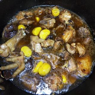 香菇板栗焖鸡 的做法步骤:10