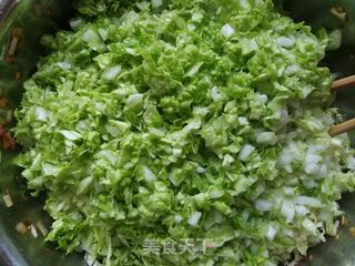 白菜猪肉饺子的做法步骤:7