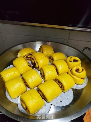 南瓜豆沙卷的做法步骤:10
