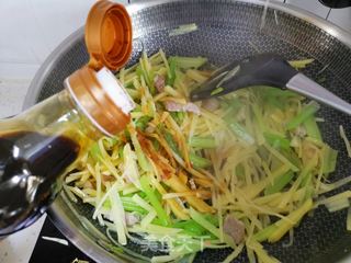 芹菜炒土豆丝的做法步骤:11
