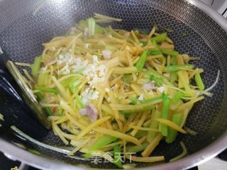 芹菜炒土豆丝的做法步骤:12