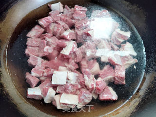 简易红烧牛腩的做法步骤:2