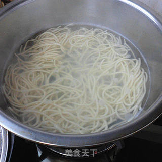 香菇炖鸡面的做法步骤:6