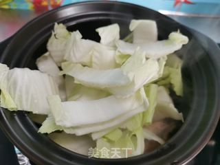 白菜肉丸粉丝煲的做法步骤:3