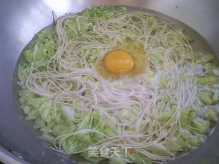 大白菜尾鸡蛋面汤的做法步骤:4