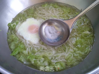大白菜尾鸡蛋面汤的做法步骤:5