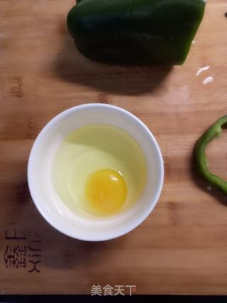 青椒煎鸡蛋的做法步骤:3