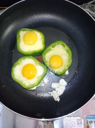 青椒煎鸡蛋的做法步骤:6