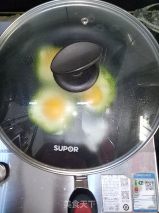 青椒煎鸡蛋的做法步骤:7
