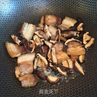 五花肉香菇烧白菜的做法步骤：7