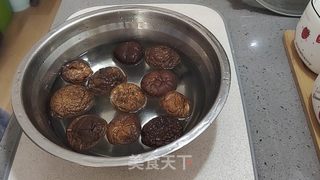 家常菜香菇鸡肉的做法步骤：1