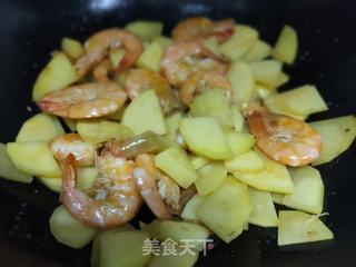 番茄土豆炒青虾的做法步骤：9