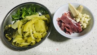 酸菜炒瘦肉的做法步骤：2