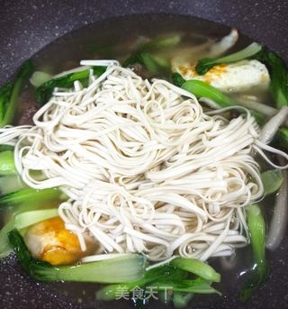 小青菜荷包蛋牛肉汤面的做法步骤:7