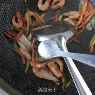 辣炒鲜虾盖南瓜面的做法步骤：12