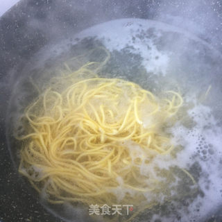 辣炒鲜虾盖南瓜面的做法步骤：16