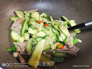 牛肉炒黄瓜的做法步骤：4