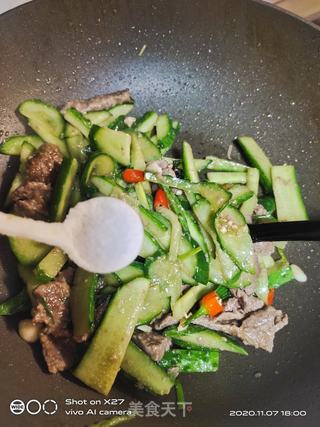牛肉炒黄瓜的做法步骤：5