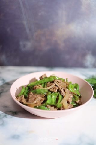 青椒炒牛肉的做法步骤：7