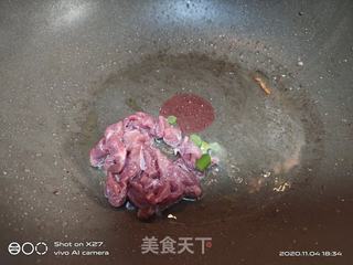 牛肉蒜薹炒饭的做法步骤：2