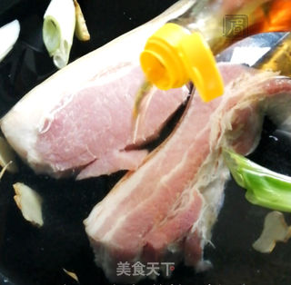 杭椒回锅肉 的做法步骤:4